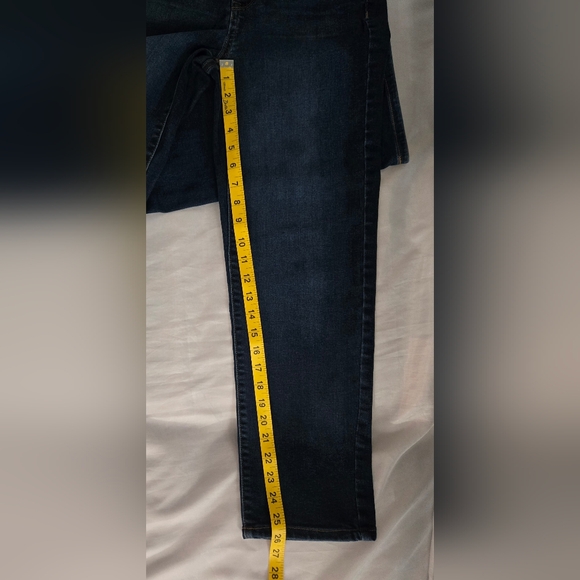 Nine West Jeans Sz 4 Straight Leg Stretch 10" Rise - Picture 7 of 8